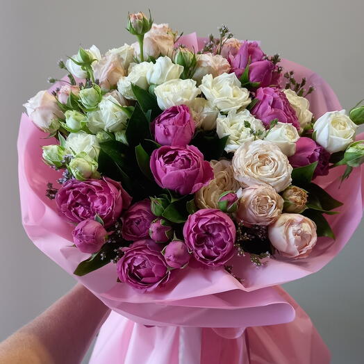 Rose petal, букет из пионовидных кустовых роз
