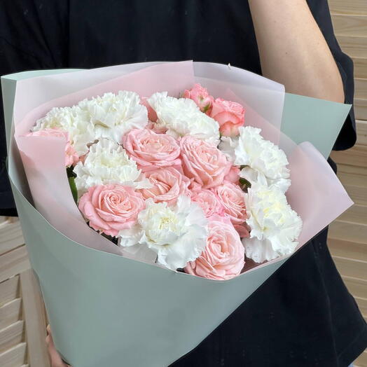💕 «Романтик» букет из кустовых роз и диантусов