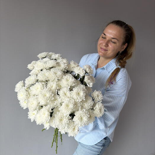 Букет из белой кустовых хризантемы