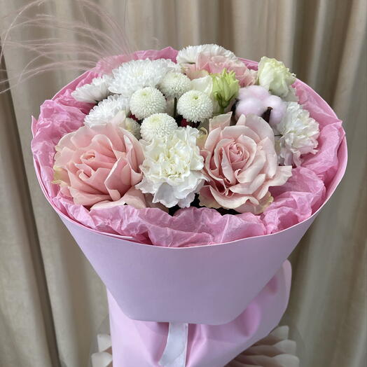 Букет с французскими розами, диантусами и хризантемой 🌸