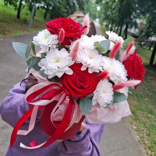 Композиция с красной российской розой