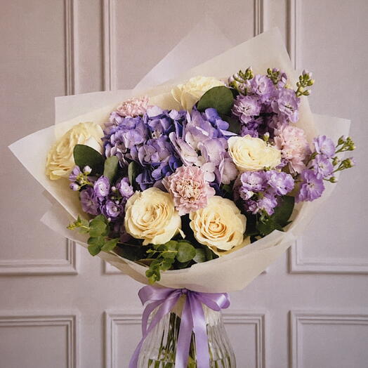 Шикарный букет цветов: Гортензия, пион.розы, хризантемы, маттиола, эвкалипт