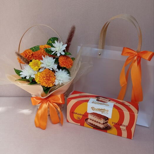 🎁Подарок к заказу: Gift set "Sweet delight"  Ice cream cake and flowers in basket