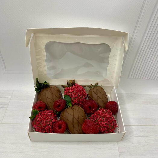 Berry mini 🍓 Клубника в молочном шоколаде 6 штук