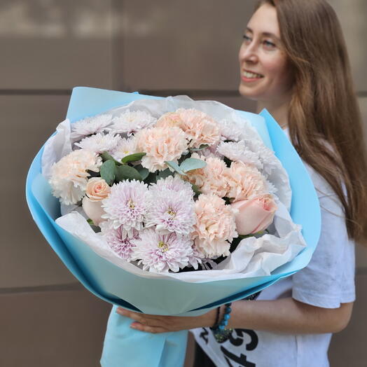 Комплимент ПУШ с розами и диантусами