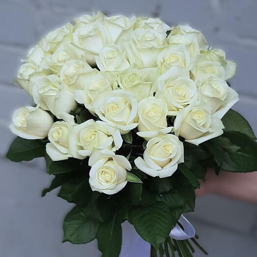 29 white roses