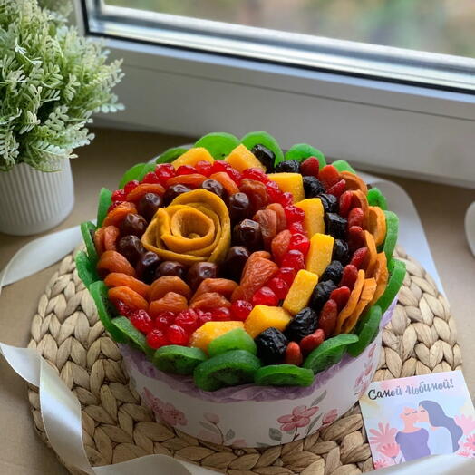 Круглая коробка с сухофруктами