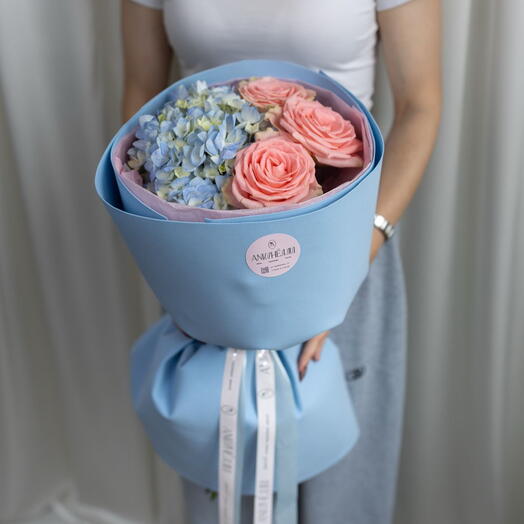 Букет из гортензии и розы💙