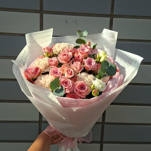 Доброе утро🥰Букет из кустовой розы, диантуса,эвкалипта и лизиантуса