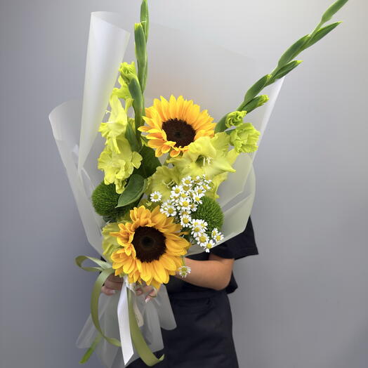 Авторский букет с подсолнухами и гладиолусами 💚🌼