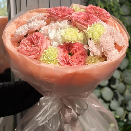 Букет с гортензией, розой Мандарин, диантусами и хризантемой🌸
