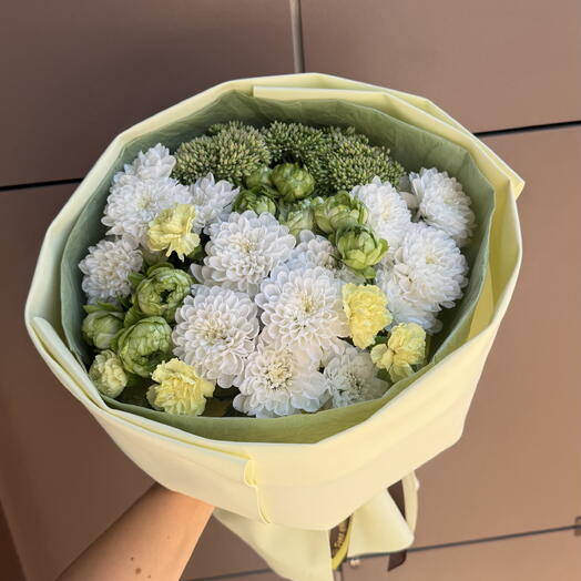 Букет с зелеными кустовыми розами 🌿
