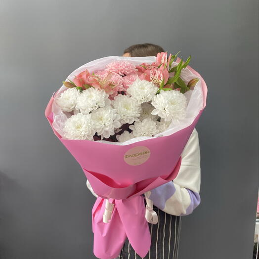 Стойкий букет с хризантемой и альстромерией💐