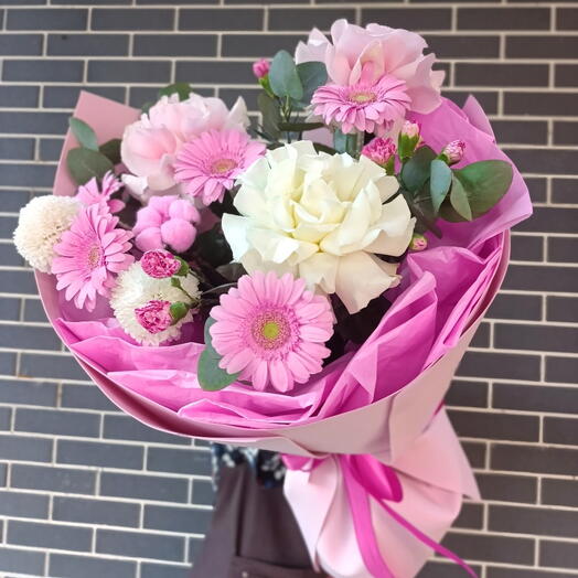Эффектный букет с сезонными герберами 🌸