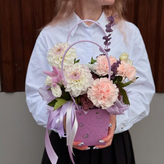 🌸 Композиция к 1 сентября в сиреневой сумочке | Георгины, диантусы, эустома