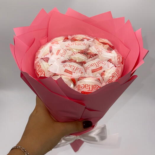 Сладкий букет из конфет Raffaello 15 шт на день рождения