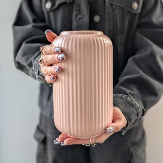 Керамическая ваза с вертикальным рельефом «Blush»