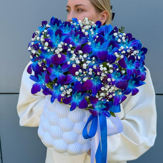 Цветы в коробке Ночное небо. Композиция 681. Leoraflowers