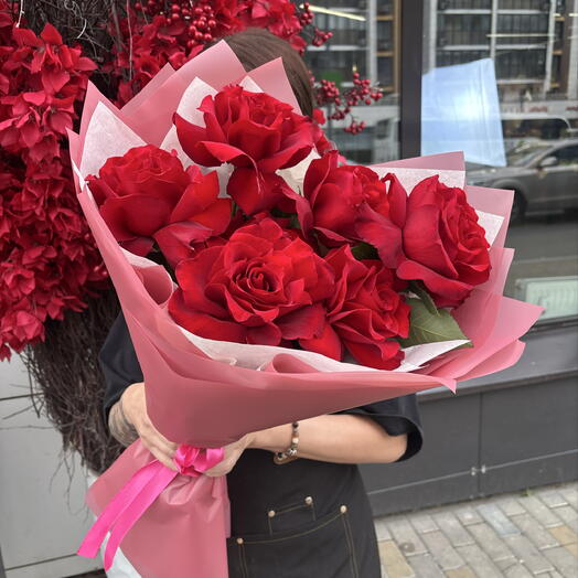 Яркий букет из красных роз🌹️‍🔥