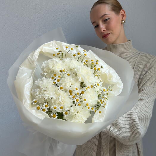 Диантусы белые с ромашкой