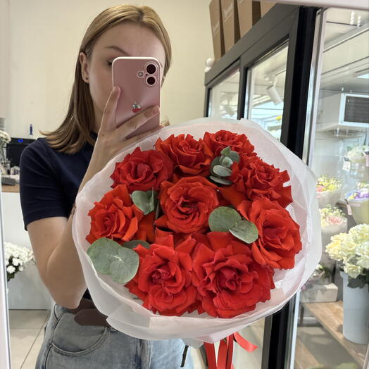Моно букет алых роз