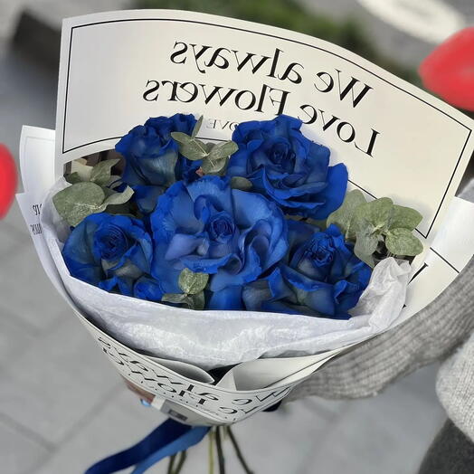 Синие розы и эвкалипт 💙Букет и цветной розой Разноцветные розы