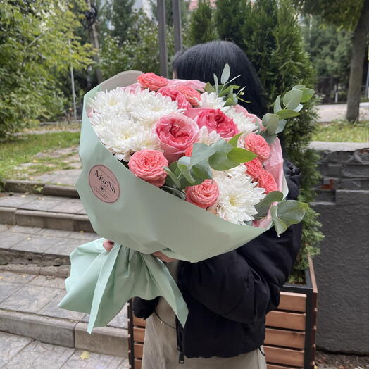 Авторский букет с пионовидными розами