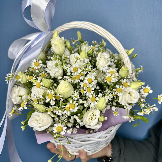 Плетеная корзина из Ромашек, Гипсофил и Эустом💐