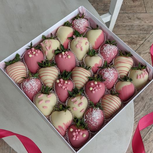 Strawberries in Belgian chocolate Barry Callebaut from Klubnika Bar 25 berries white chocolate