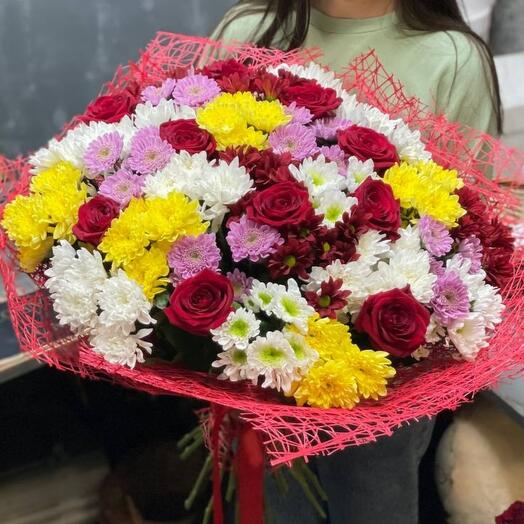Bush chrysanthemums with roses