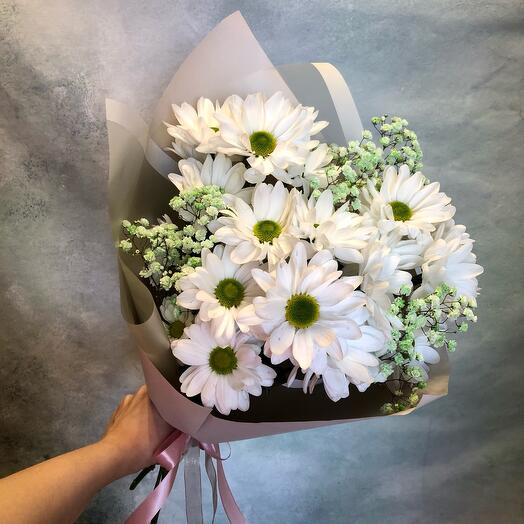 Bouquet compliment with chrysanthemum