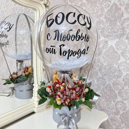 Мужской Букет из колбасок с шаром Бабл