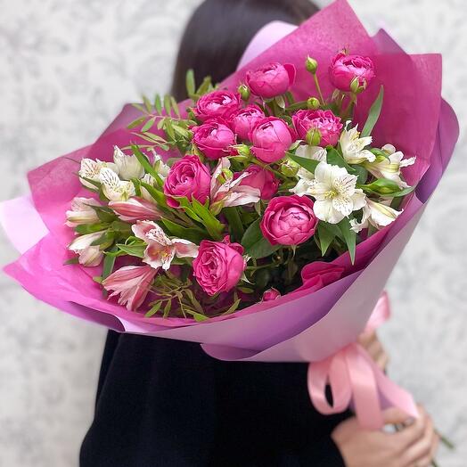 Ramo con rosas de peonía arbustivas