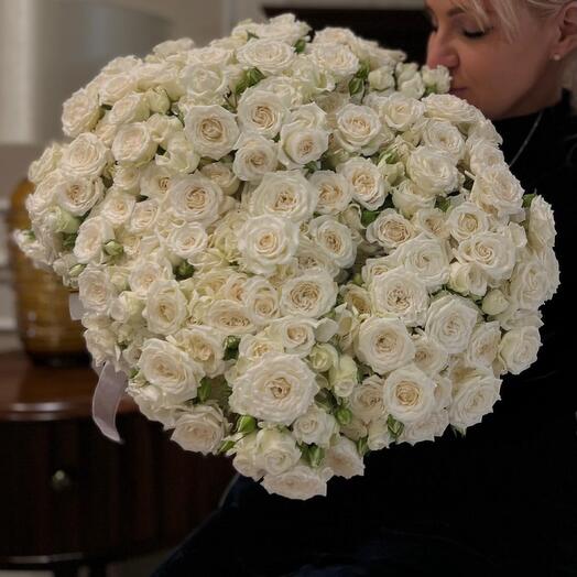 A large bouquet of fragrant bush rose Jeanine