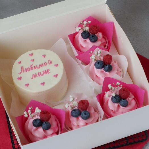 Regalo para mamá (pastel de Bento y cupcakes) "Querida mamá"
