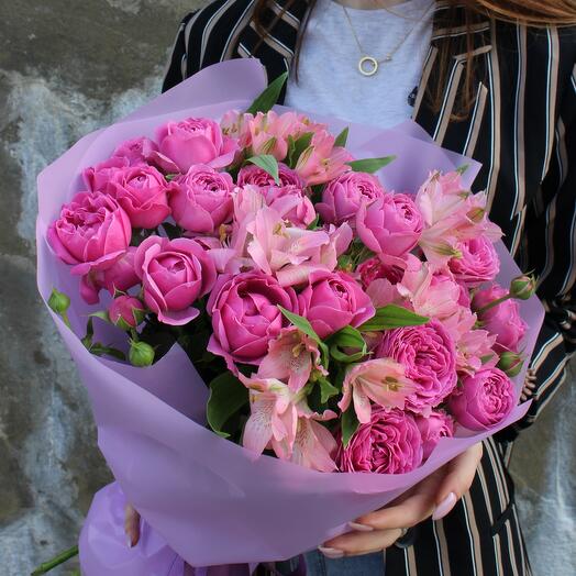 Ramo de rosas y alstroemeria