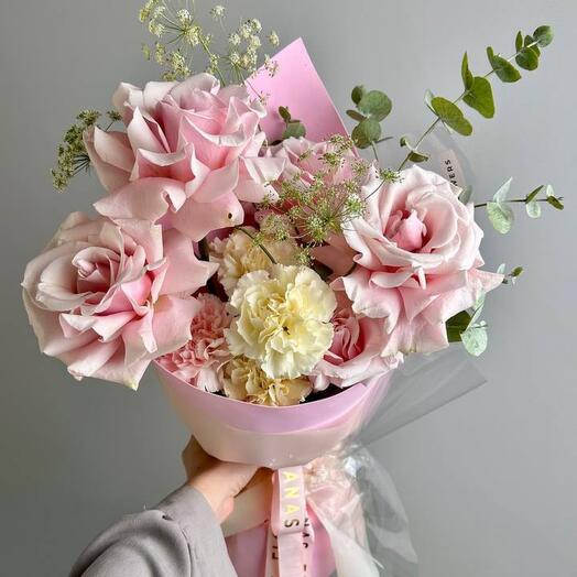 Авторский букет с розами