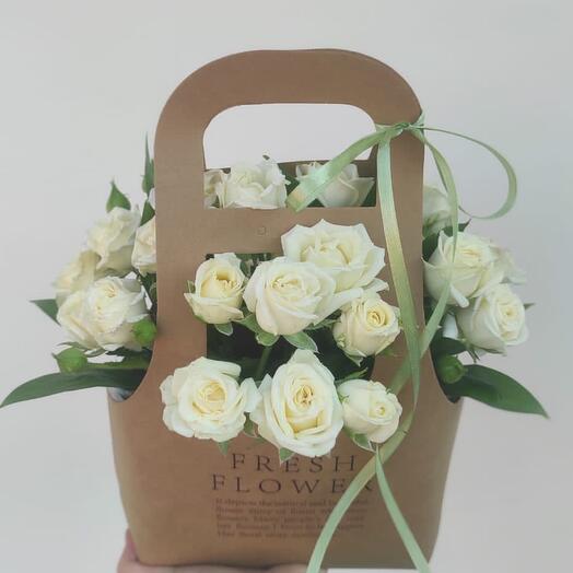 Kraft con rosa blanca