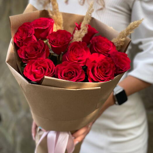 Rosas rojas 11pcs con flor seca