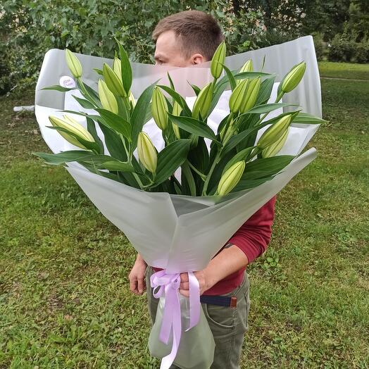 Букет из 5 восточных лилий с запахом