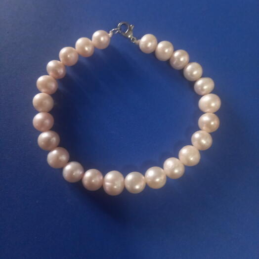 Narukvica od prirodnih ruzicastih bisera