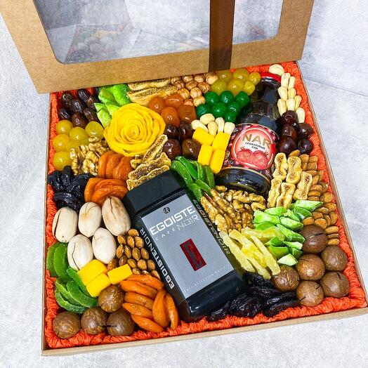 Бокс с сухофруктами и орехами средний