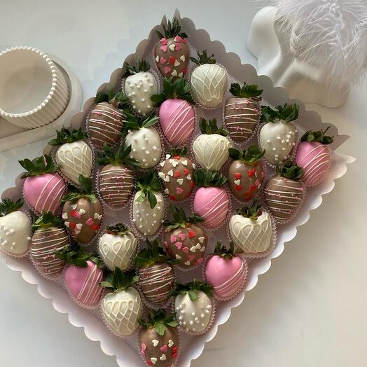 Клубника в шоколаде - коробочка на 30 ягод