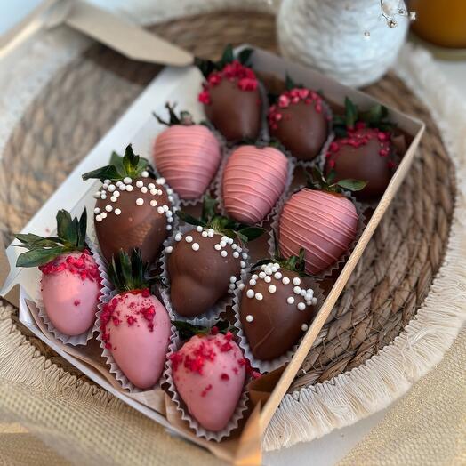 Клубника в шоколаде 12-15 шт pink