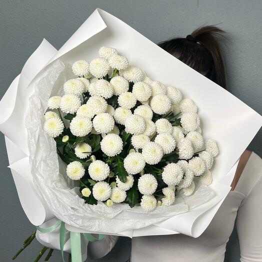 Bouquet of white chrysanthemums