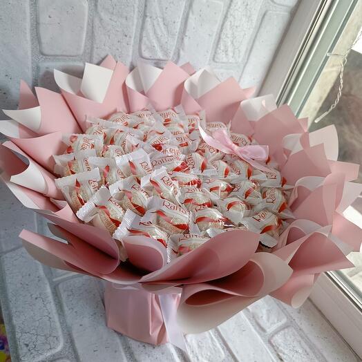 Delicioso ramo de dulces Raffaello