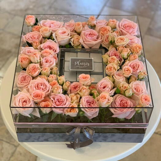 VVIP Pink Roses in Acrylic box with chocolates
