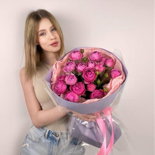 Rosas arbustivas en forma de peonía en un diseño delicado