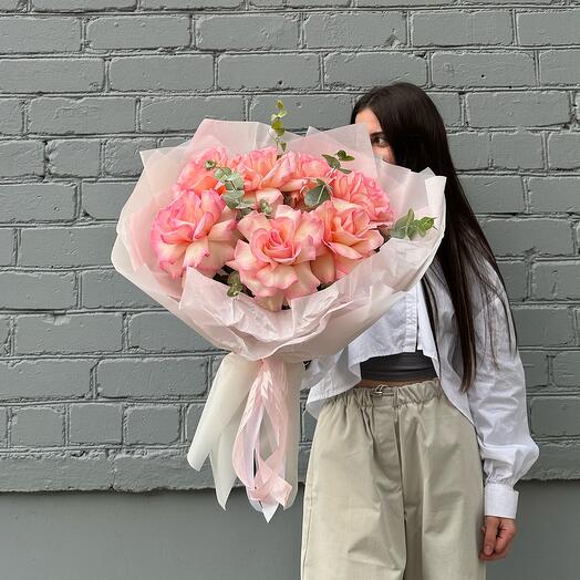 Bouquet of 7 delicate French roses