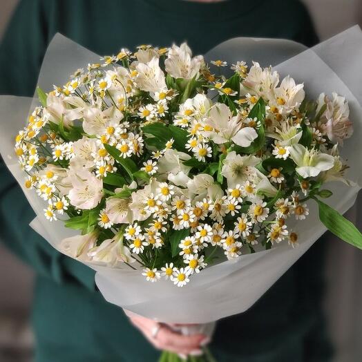 Воздушный дуэт из альстромерии (white) и ромашек